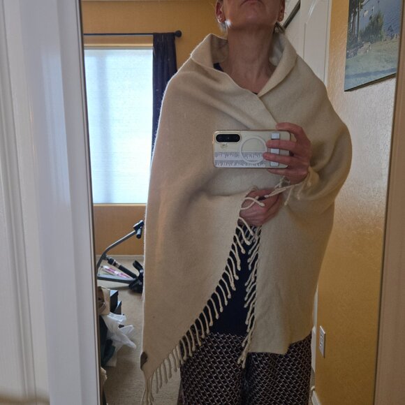 Sferra Dorsey Cashmere Throw or Wrap {{{SHRUNK}}} - Picture 6 of 11